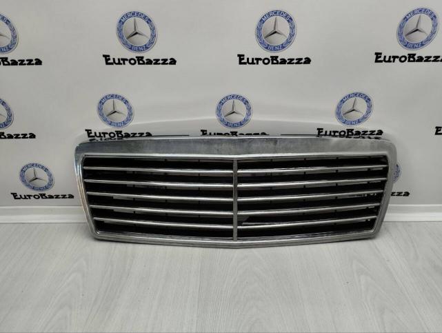 Решетка радиатора Mercedes W210 A2108800683