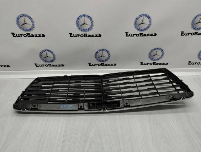 Решетка радиатора Mercedes W210 A2108800683