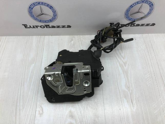 Замок правой двери Mercedes W209 A2097200235