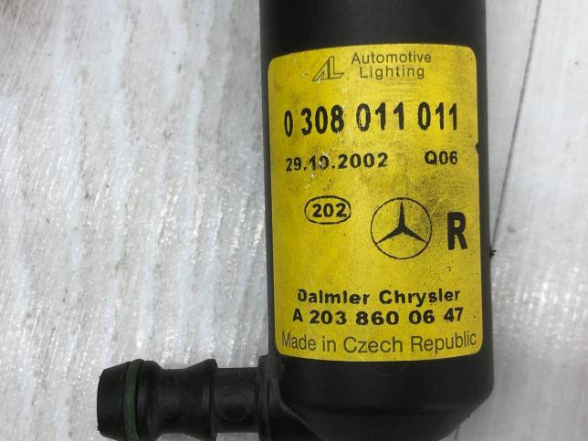 Форсунка фароомывателя Mercedes W203 А2038600547