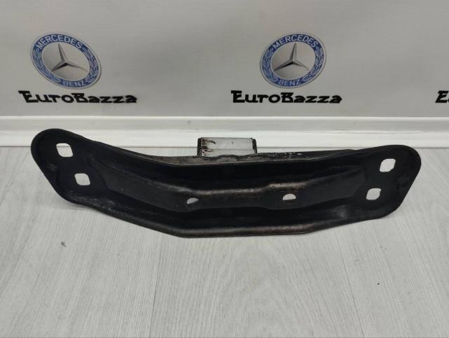 Подушка АКПП на площадке Mercedes W210 А2102400418