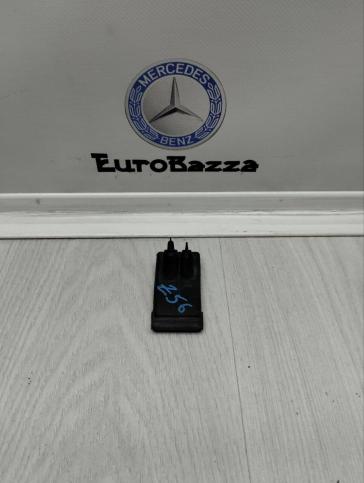 Накладка корпуса предохранителей Mercedes W210 A2109970981