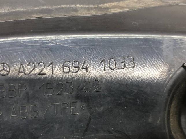 Водосток крышки багажника правый Mercedes W221 A2216941033