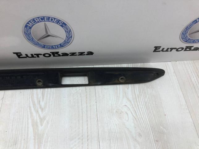 Молдинг крышки багажника Mercedes W210 A2107580438