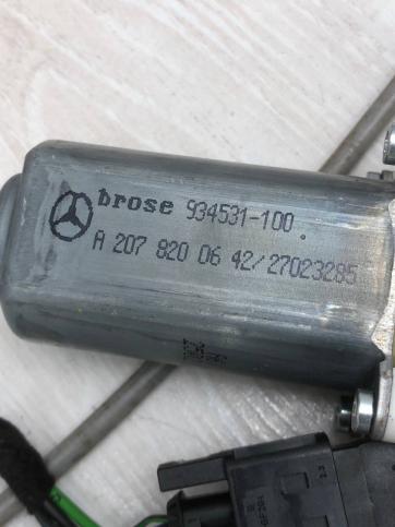 Стеклоподъемник правой двери Mercedes R172 A1727200246