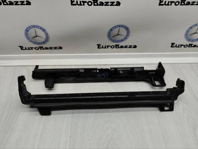 Кронштейн радиатора кондиционера Mercedes R172 A2045010320