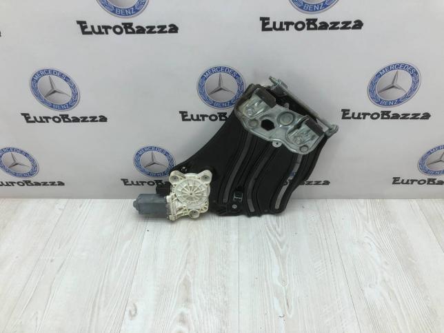 Стеклоподъемник задний правый Mercedes R172 A1726700203