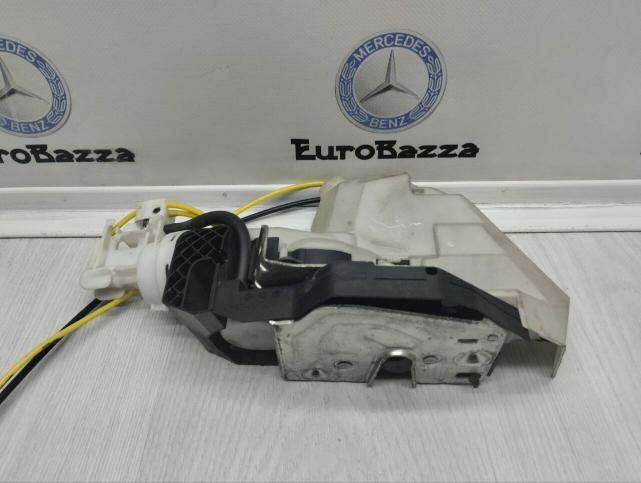 Замок двери задней левой Mercedes W220 A2207303935