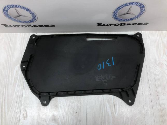 Крышка короба блоков предохранителей Mercedes R172 A1728800205