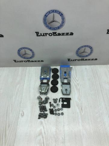 Болт крепления двери Mercedes R172 A1727200111