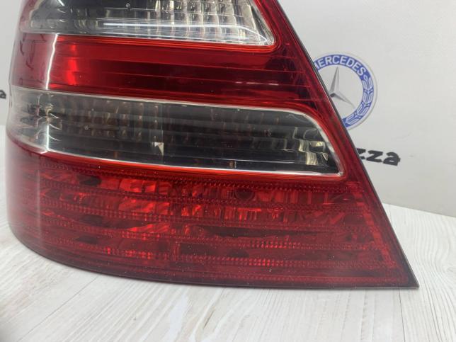 Фонарь задний левый Mercedes W211 A2118200564