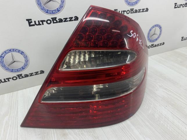 Фонарь задний правый Mercedes W211 A2118200664