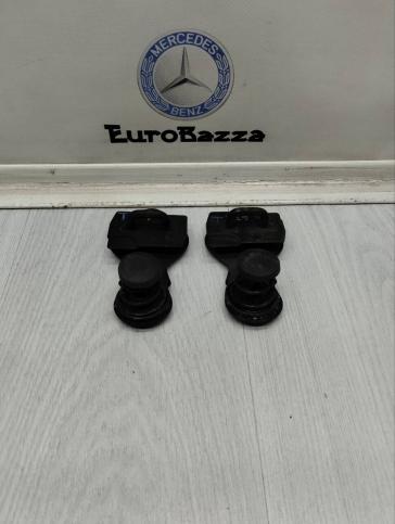 Замок капота Mercedes W251 A2038800460