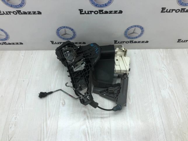 Замок двери передней левой Mercedes W251 A2517200735