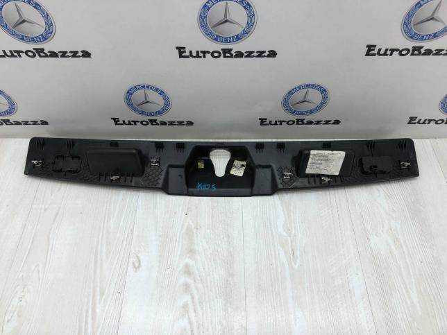 Накладка замка крышки багажника Mercedes X164 A1647470287