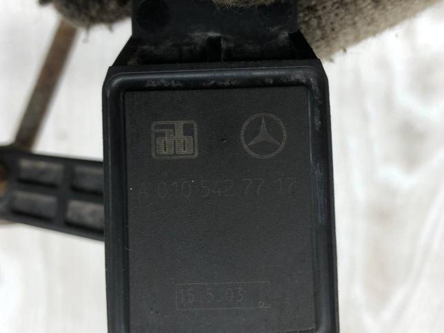 Датчик уровня подвески задний Mercedes W211 А0105427717