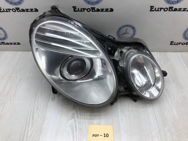 Правая ксеноновая фара Mercedes W211 A2118202261