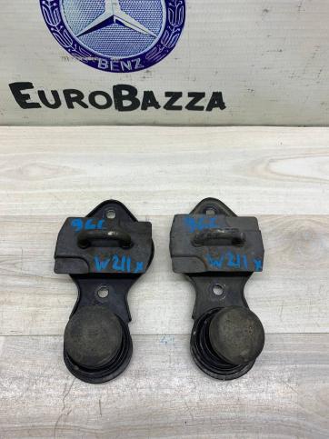 Кронштейн Замка Капота Mercedes W203 W211  A2038800460