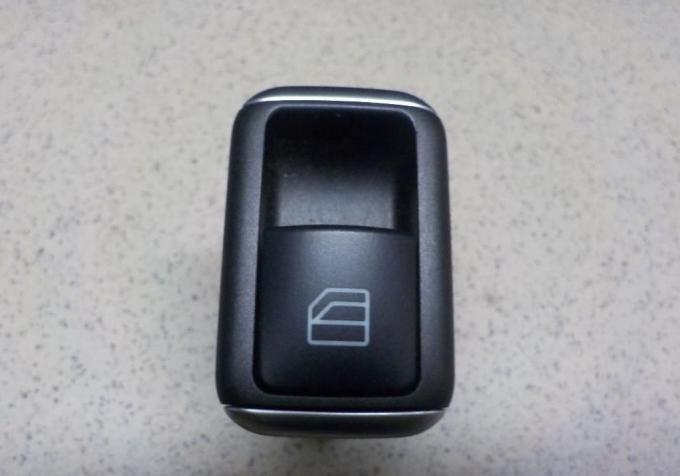  Кнопка стеклоподъемника Mercedes W204 A2049058102