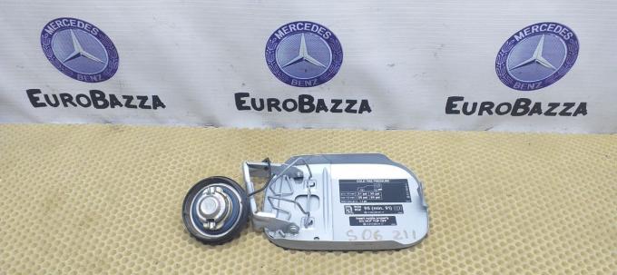 Крышка лючка бензобака Mercedes W211 0005845917