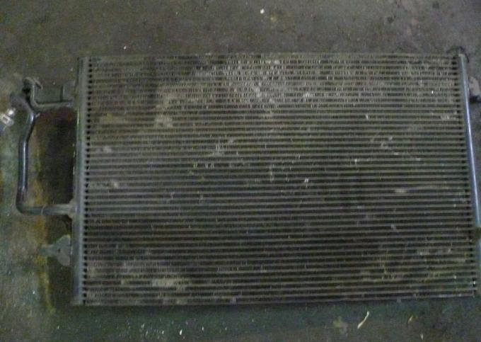 Радиатор кондицеонера на Ауди А8 2000гв D2