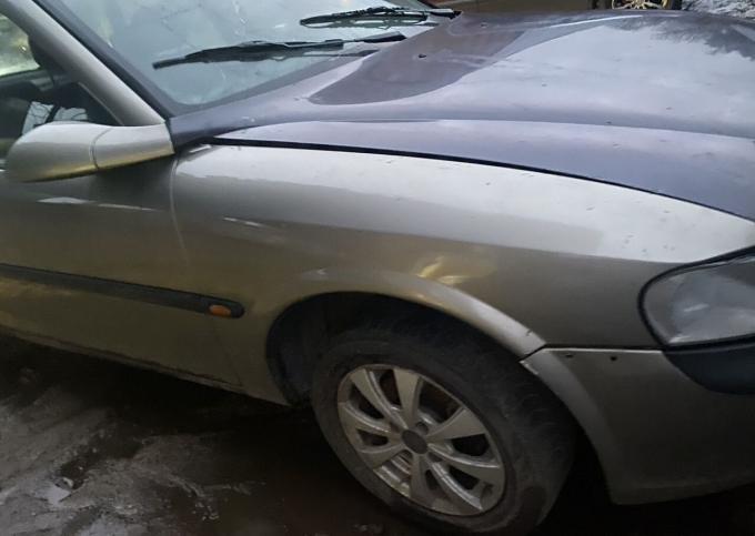 Крыло правое Opel Vectra B 90503001