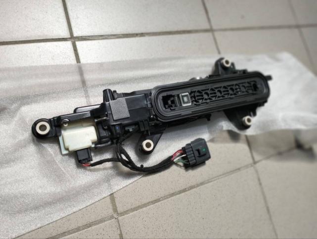 Ручка двери передней внутренняя левая Land-Rover Range Rover Velar LR168643