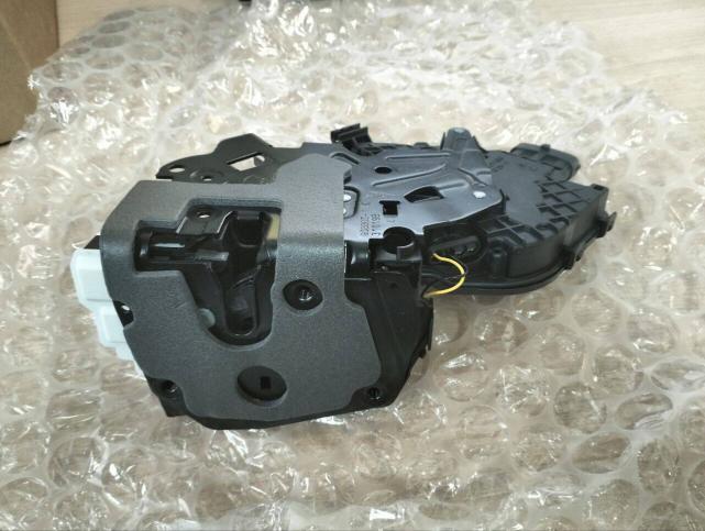 Замок двери передней левой Land-Rover Range Rover 4 L405 LR078730