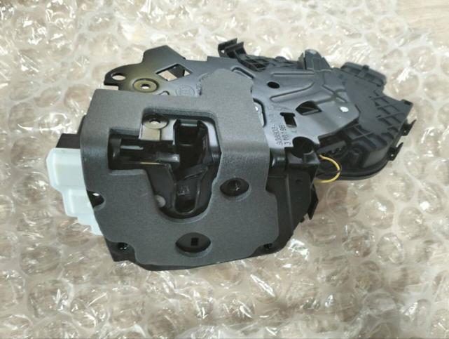 Замок двери передней левой Land-Rover Range Rover 4 L405 LR078730