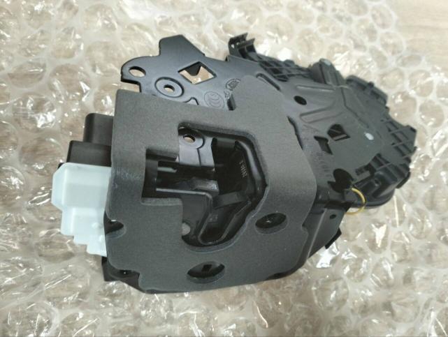 Замок двери передней левой Land-Rover Range Rover 4 L405 LR078730