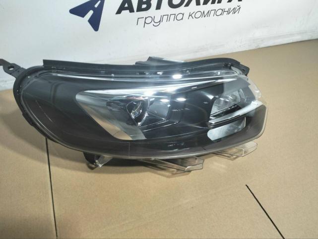 Фара правая Опель Зафира Лайф  Opel Zafira 9832836480