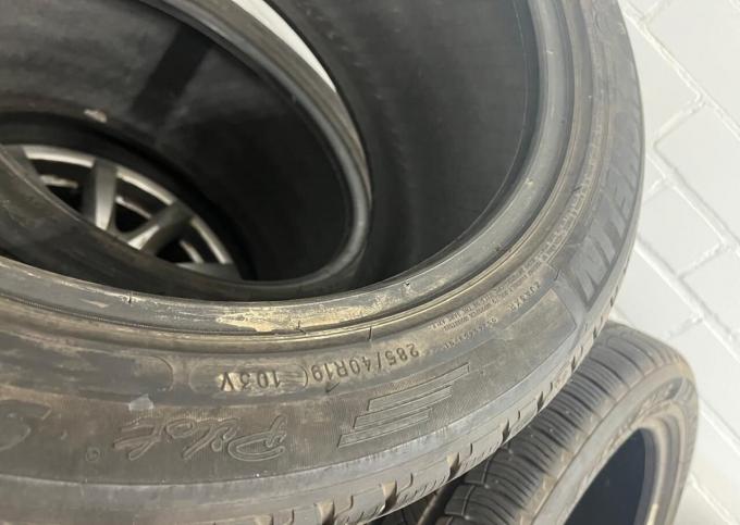 Michelin Pilot Sport A/S Plus 285/40 R19