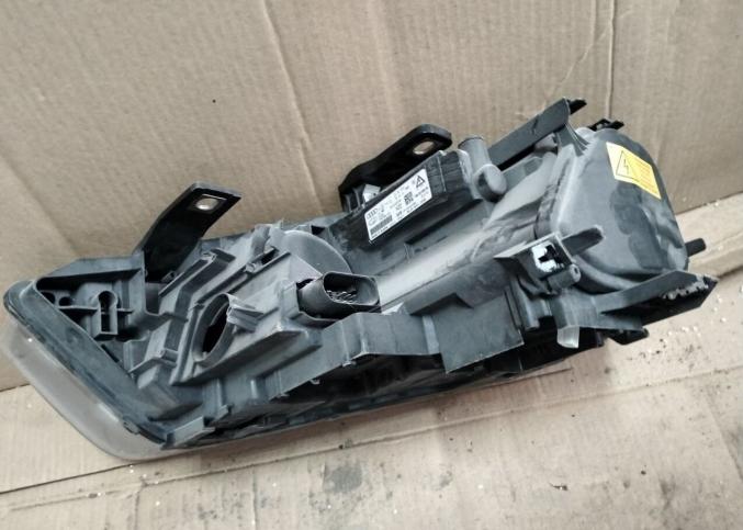 Фара передняя правая audi Q3 2011-2015 8UO941006