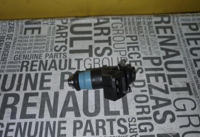 Форсунка топливная двигатель Renault Sandero 2 8200132254