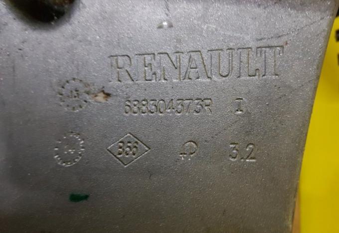 Кронштейн генератора Renault Duster 688304373R