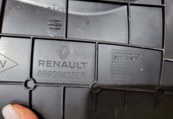 Накладка консоли правая Renault Arkana 689204239R