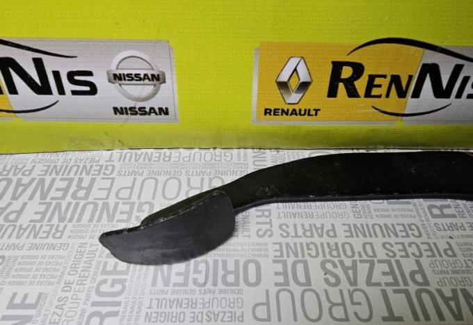 Педаль тормоза Renault Duster 465109598R