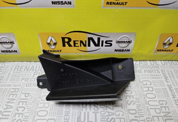 Дефлектор радиатора левый Renault Sandero Stepway 628177137R