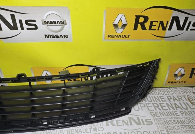 Решетка переднего бампера нижняя Renault Megane 3 622549800R