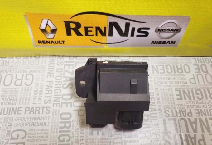 Резистор вентилятора Nissan Terrano D10 255509263R