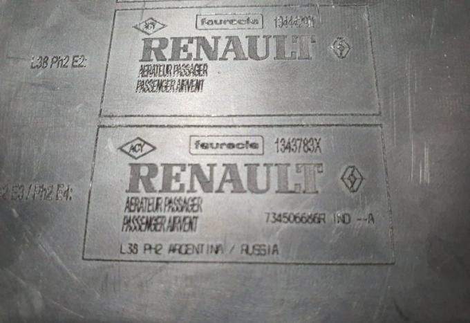 Воздуховод торпеды правый Renault Megane 3 734506686R