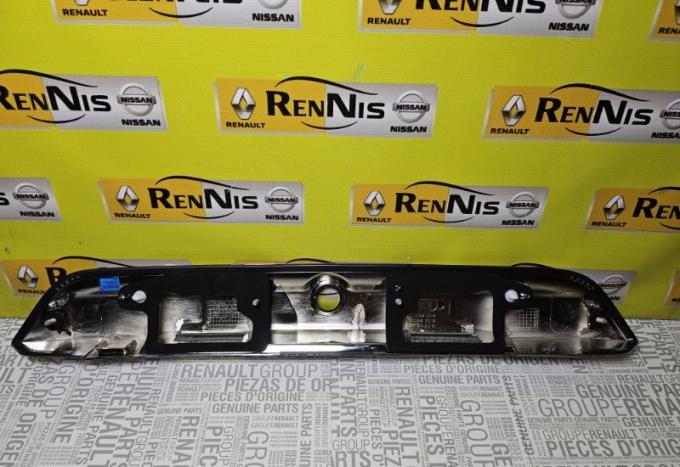 Накладка крышки багажника Nissan Terrano 3 D10 848102880R