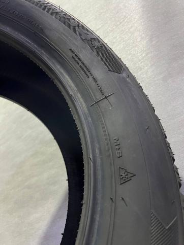 Lassa Snoways 4 215/55 R17