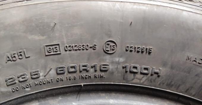 Goodyear UltraGrip 8 Performance 235/60 R16 100H