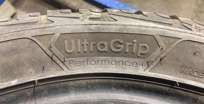 Goodyear UltraGrip Performance+ 225/45 R19 96W