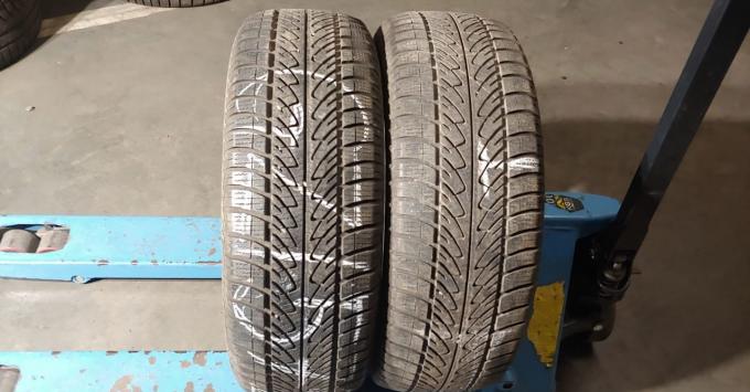 Goodyear UltraGrip 8 Performance 235/60 R16 100H