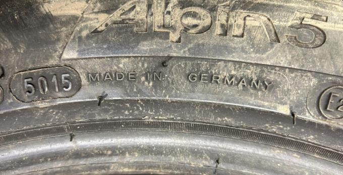 Michelin Alpin 5 215/55 R17 98V