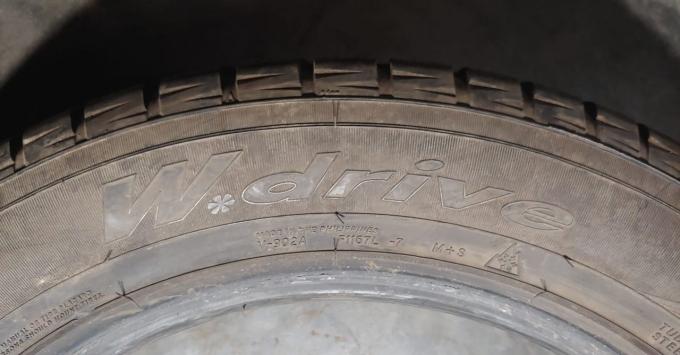 Yokohama W.Drive 225/60 R18 100H