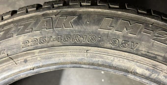 Bridgestone Blizzak LM-25 225/45 R18 95V