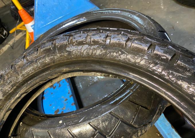 100/90V18 Dunlop Gold seal F11